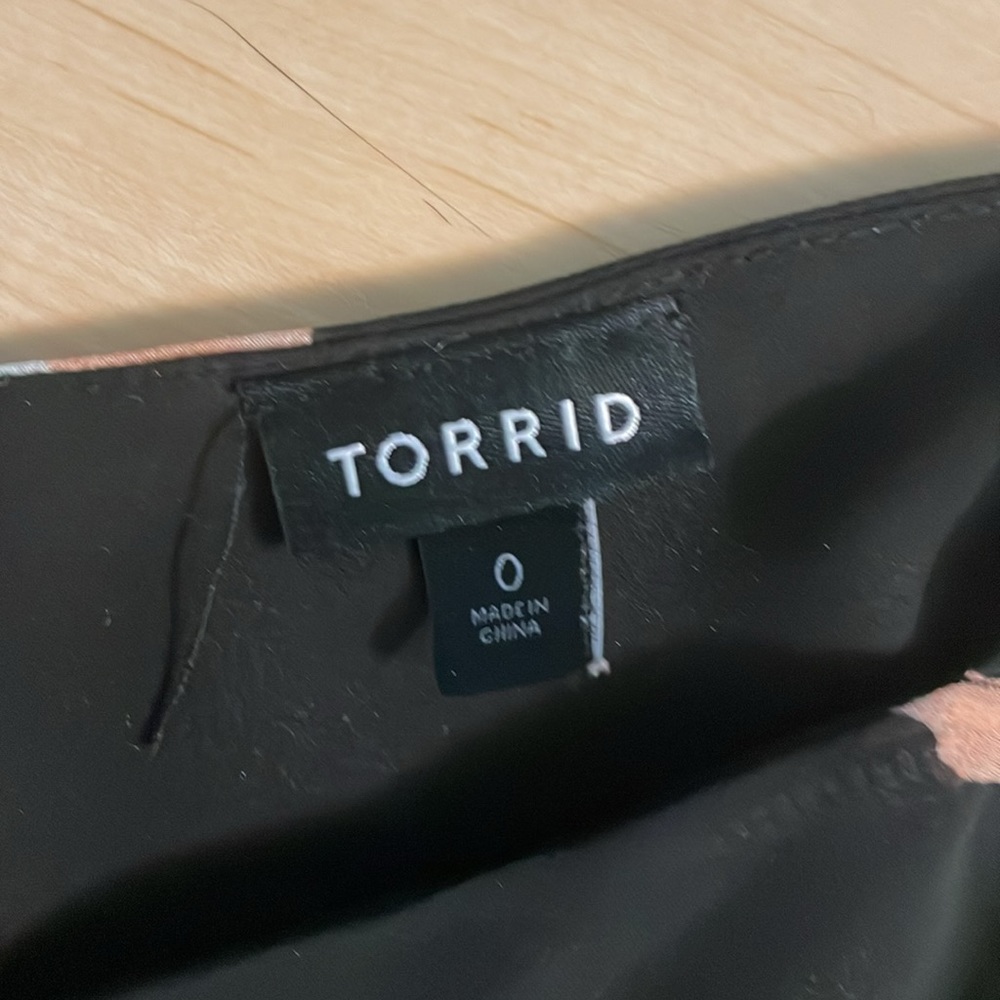 Torrid tank - Picture 2 of 2